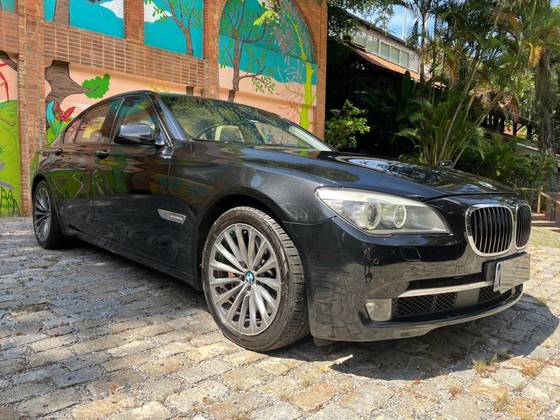 BMW 750i 4.4 UNIQUE SEDAN V8 32V GASOLINA 4P AUTOMÁTICO BMW 750i 4.4 UNIQUE SEDAN V8 32V GASOLINA 4P AUTOMÁTICO